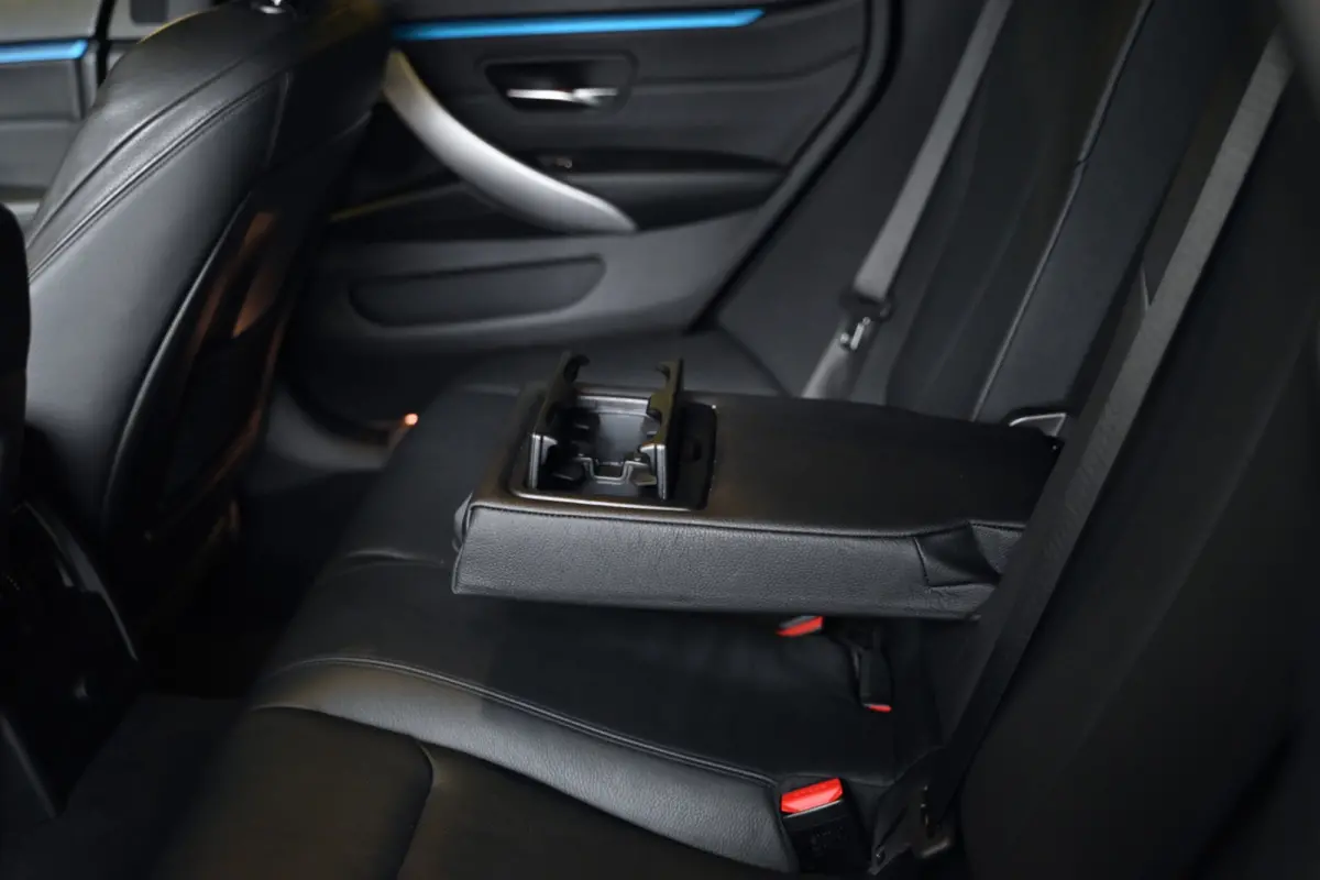 420i M-Sport - Active Cruise Control - Schuifdak - Keyless Entry - HUD - Adaptieve LED Koplampen -