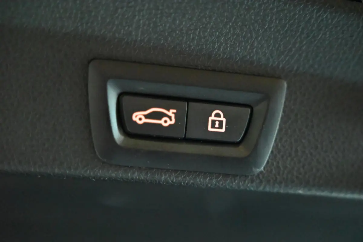 420i M-Sport - Active Cruise Control - Schuifdak - Keyless Entry - HUD - Adaptieve LED Koplampen -