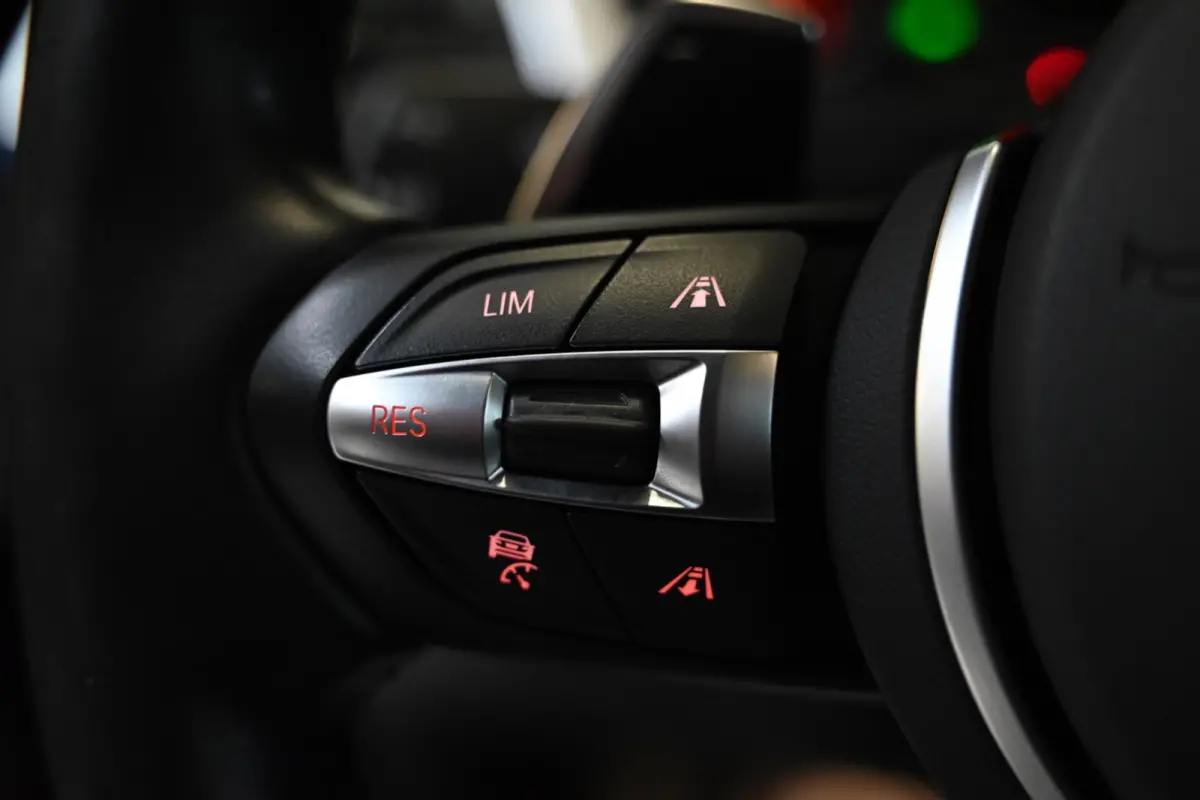 420i M-Sport - Active Cruise Control - Schuifdak - Keyless Entry - HUD - Adaptieve LED Koplampen -