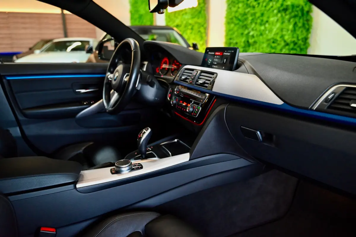 420i M-Sport - Active Cruise Control - Schuifdak - Keyless Entry - HUD - Adaptieve LED Koplampen -