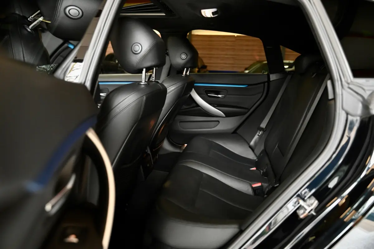 420i M-Sport - Active Cruise Control - Schuifdak - Keyless Entry - HUD - Adaptieve LED Koplampen -