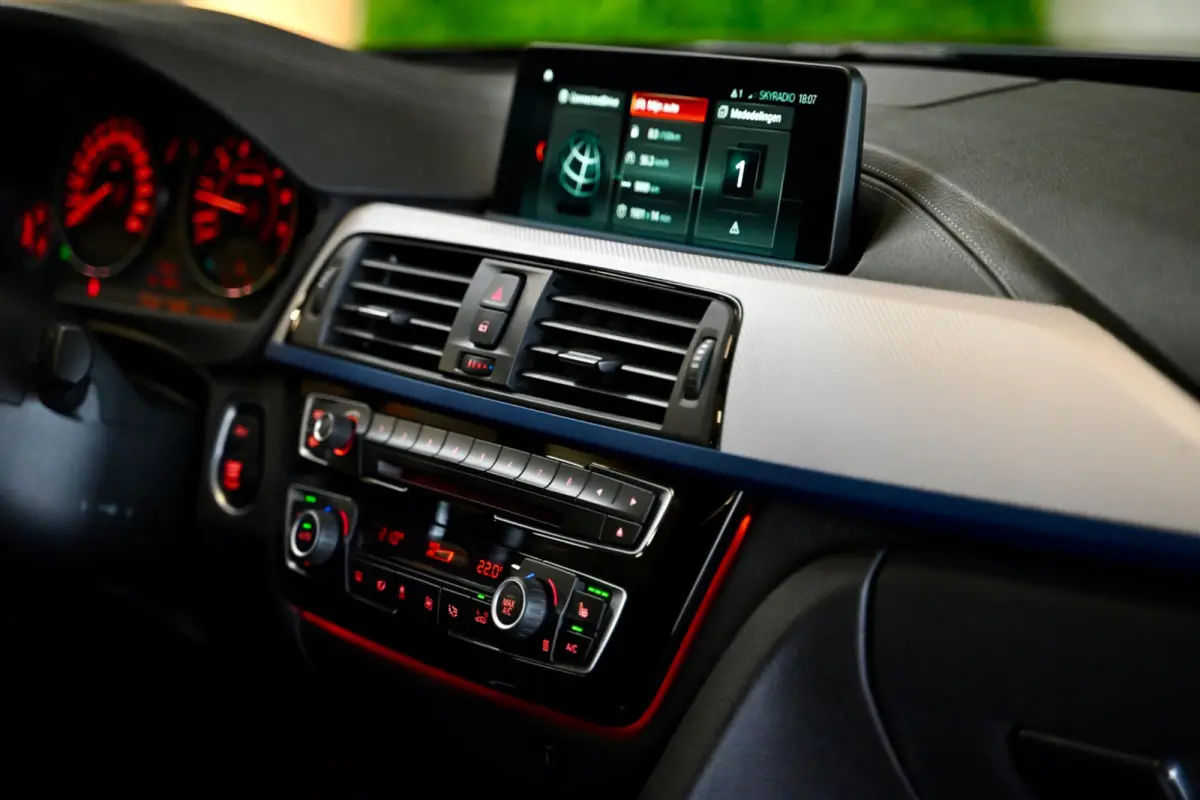 420i M-Sport - Active Cruise Control - Schuifdak - Keyless Entry - HUD - Adaptieve LED Koplampen -