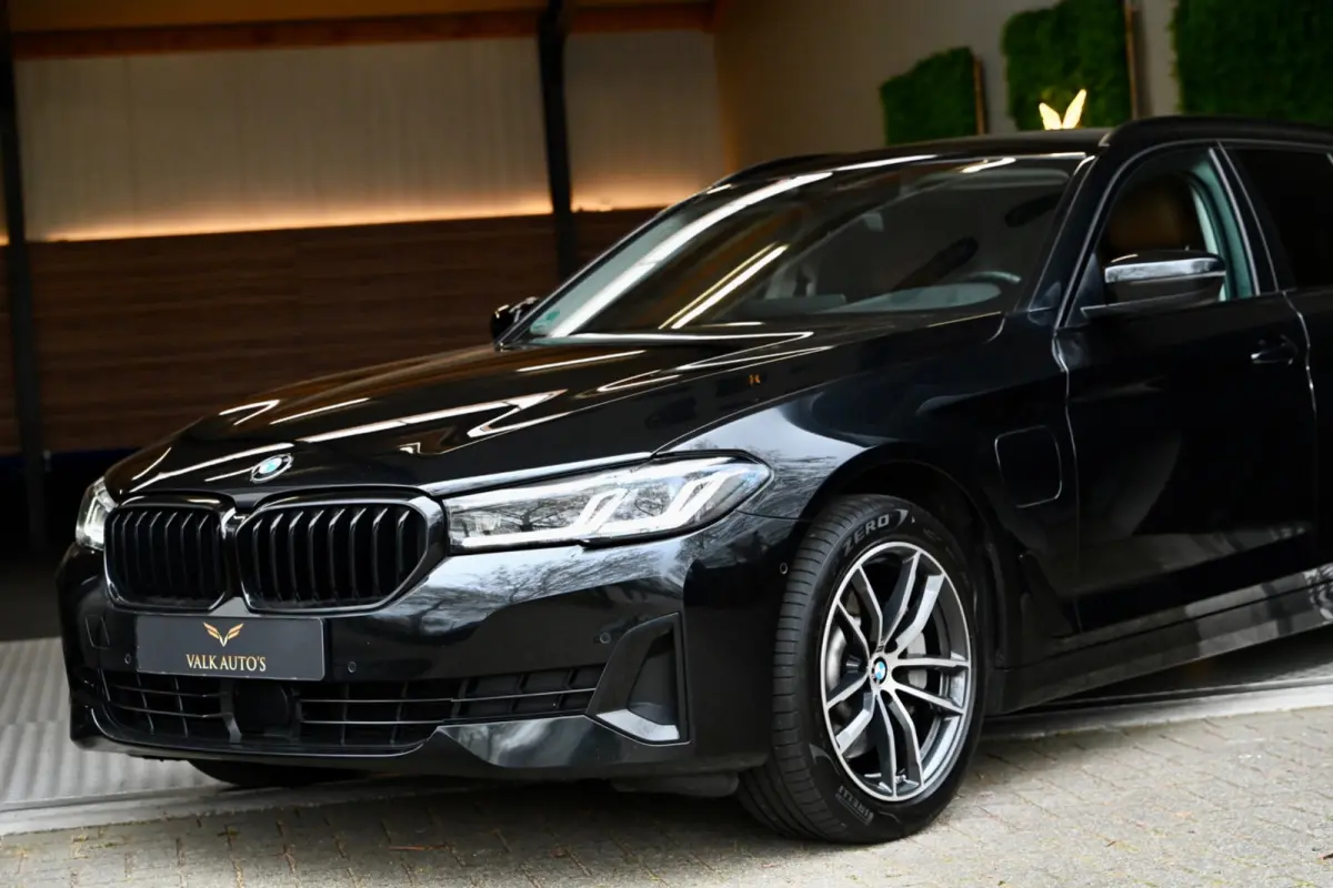 530e xDrive High Executive - Active Cruise Control - Keyless Entry - Sfeerverlichting - Memory - HiFi -