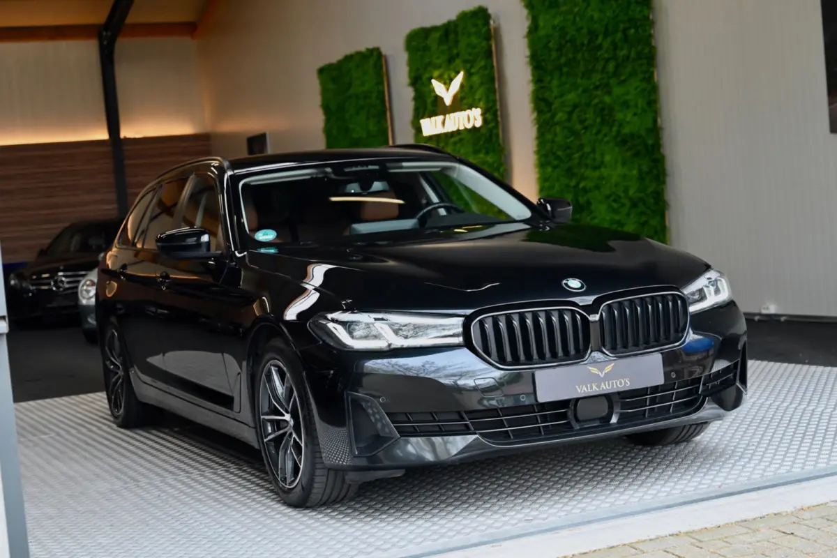 530e xDrive High Executive - Active Cruise Control - Keyless Entry - Sfeerverlichting - Memory - HiFi -