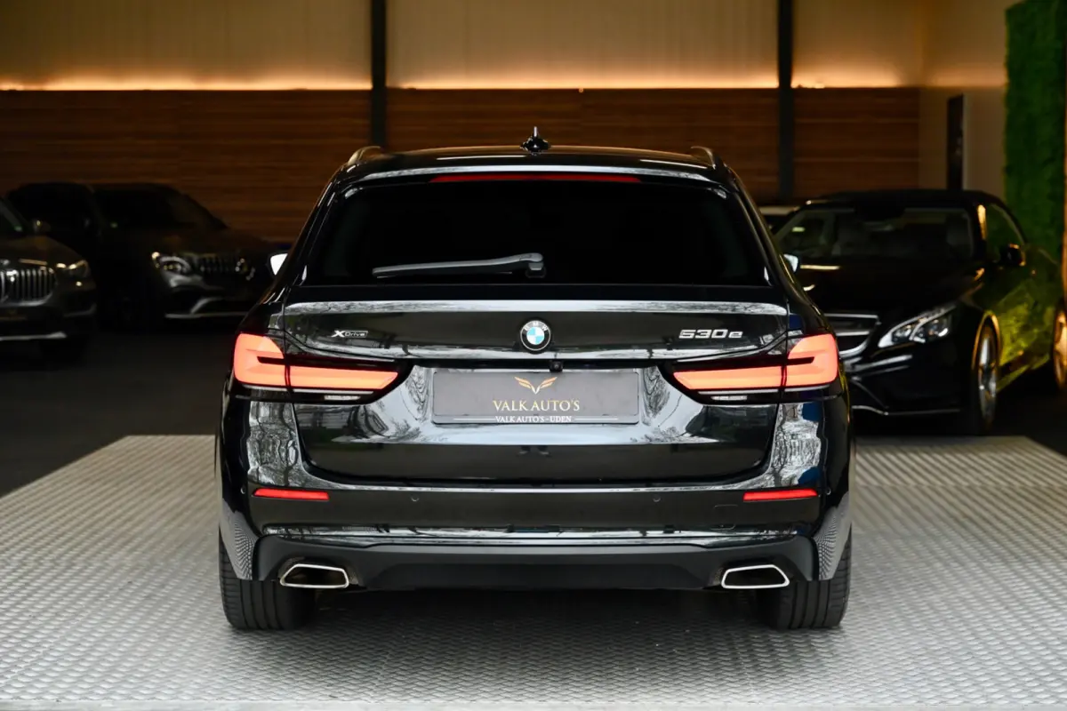 530e xDrive High Executive - Active Cruise Control - Keyless Entry - Sfeerverlichting - Memory - HiFi -