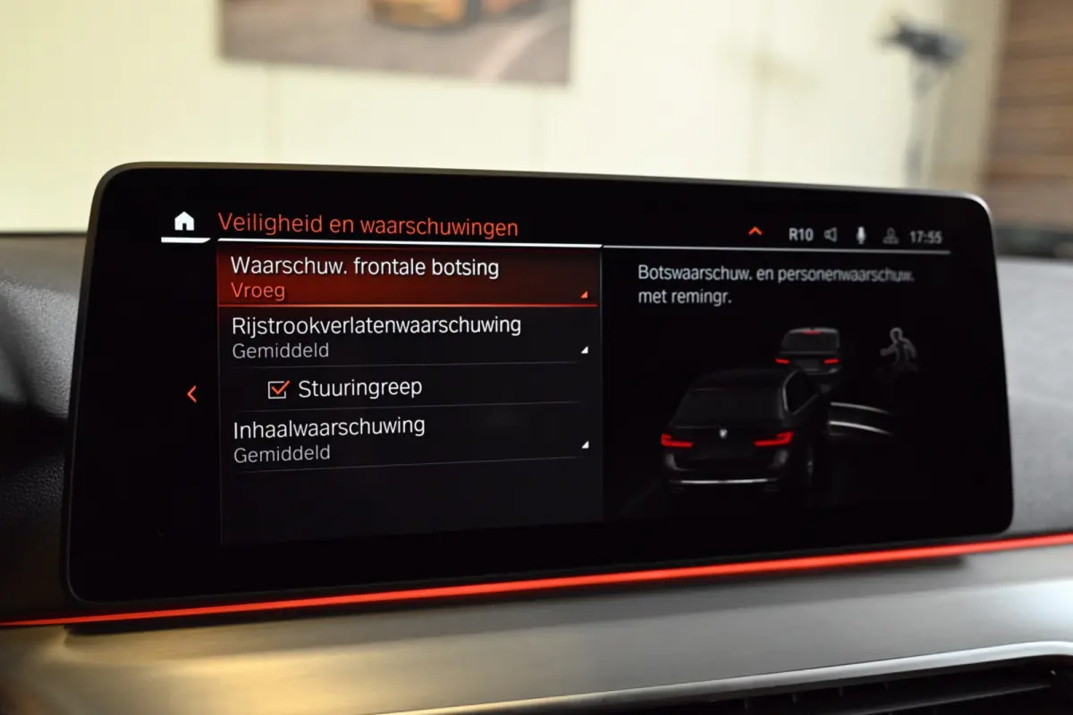 530e xDrive High Executive - Active Cruise Control - Keyless Entry - Sfeerverlichting - Memory - HiFi -
