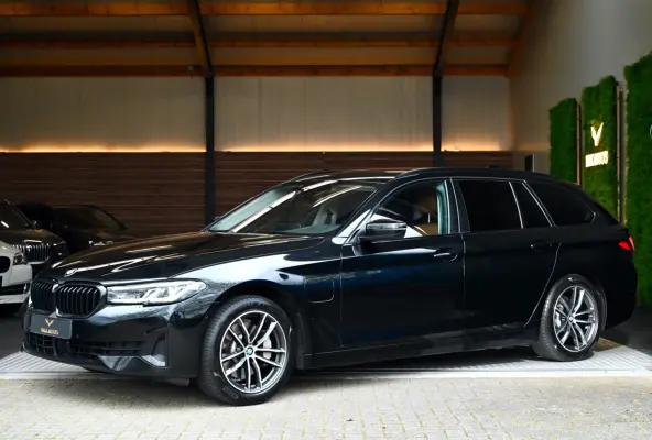 530e xDrive High Executive - Active Cruise Control - Keyless Entry - Sfeerverlichting - Memory - HiFi -