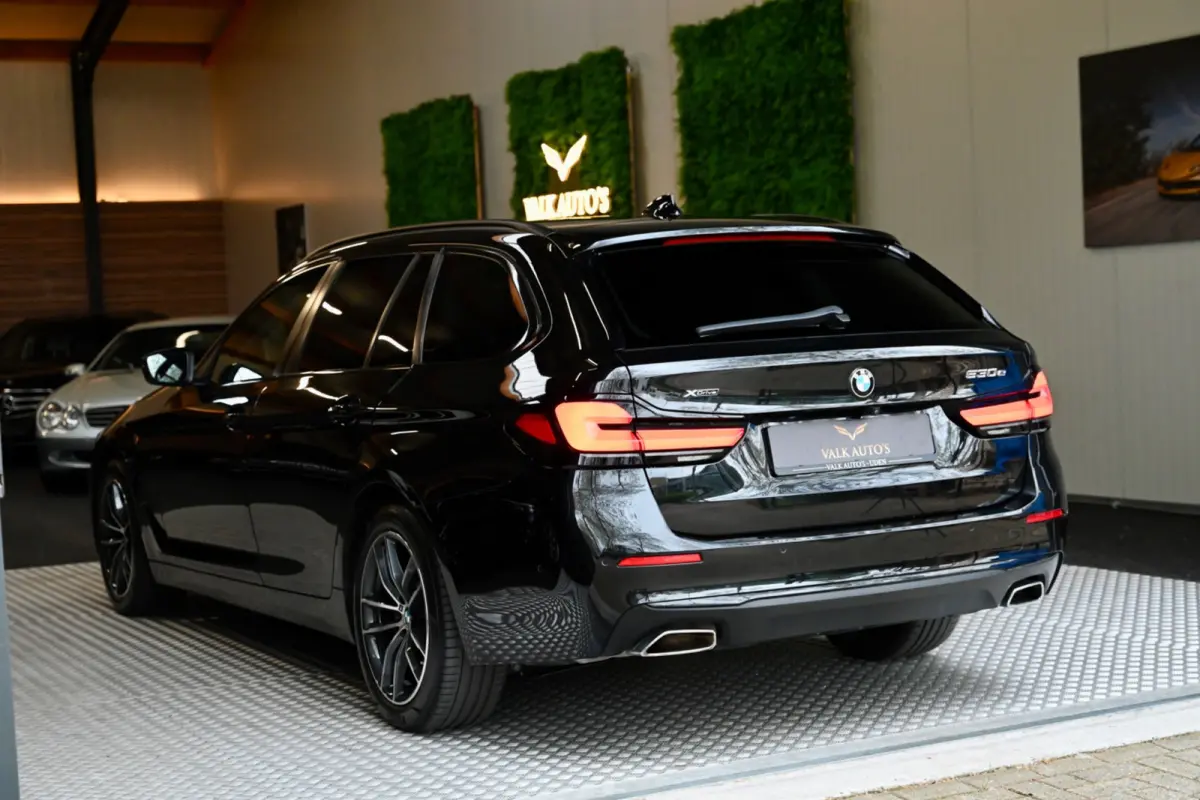 530e xDrive High Executive - Active Cruise Control - Keyless Entry - Sfeerverlichting - Memory - HiFi -