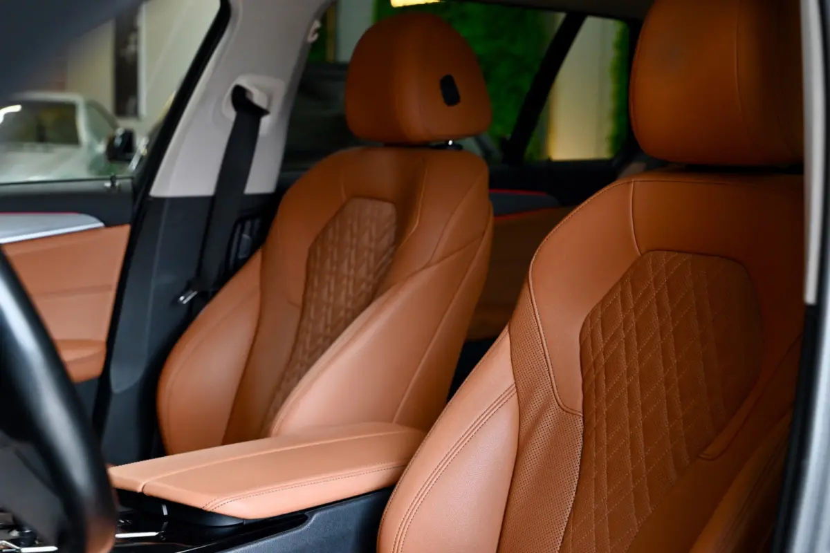 530e xDrive High Executive - Active Cruise Control - Keyless Entry - Sfeerverlichting - Memory - HiFi -