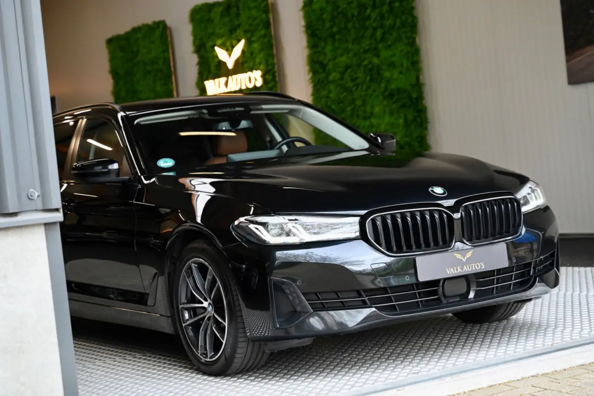 530e xDrive High Executive - Active Cruise Control - Keyless Entry - Sfeerverlichting - Memory - HiFi -