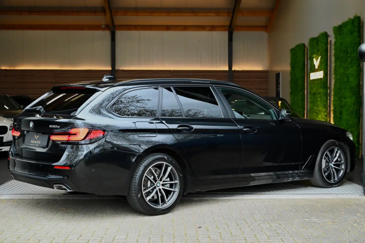 530e xDrive High Executive - Active Cruise Control - Keyless Entry - Sfeerverlichting - Memory - HiFi -