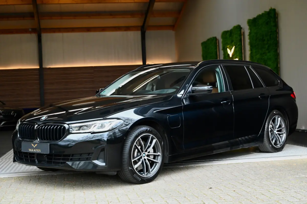 530e xDrive High Executive - Active Cruise Control - Keyless Entry - Sfeerverlichting - Memory - HiFi -