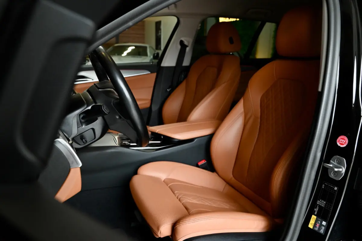 530e xDrive High Executive - Active Cruise Control - Keyless Entry - Sfeerverlichting - Memory - HiFi -
