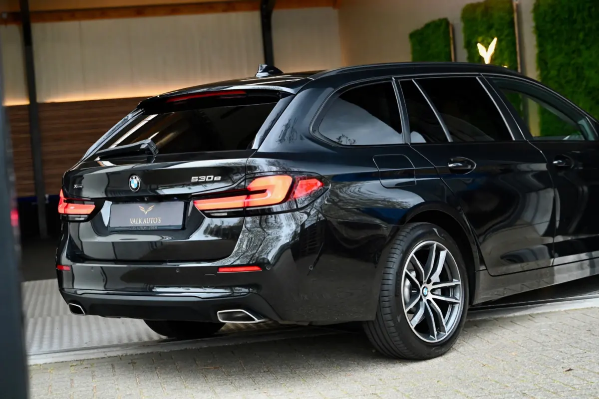 530e xDrive High Executive - Active Cruise Control - Keyless Entry - Sfeerverlichting - Memory - HiFi -