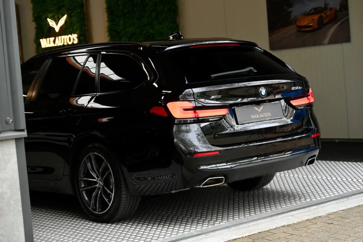 530e xDrive High Executive - Active Cruise Control - Keyless Entry - Sfeerverlichting - Memory - HiFi -