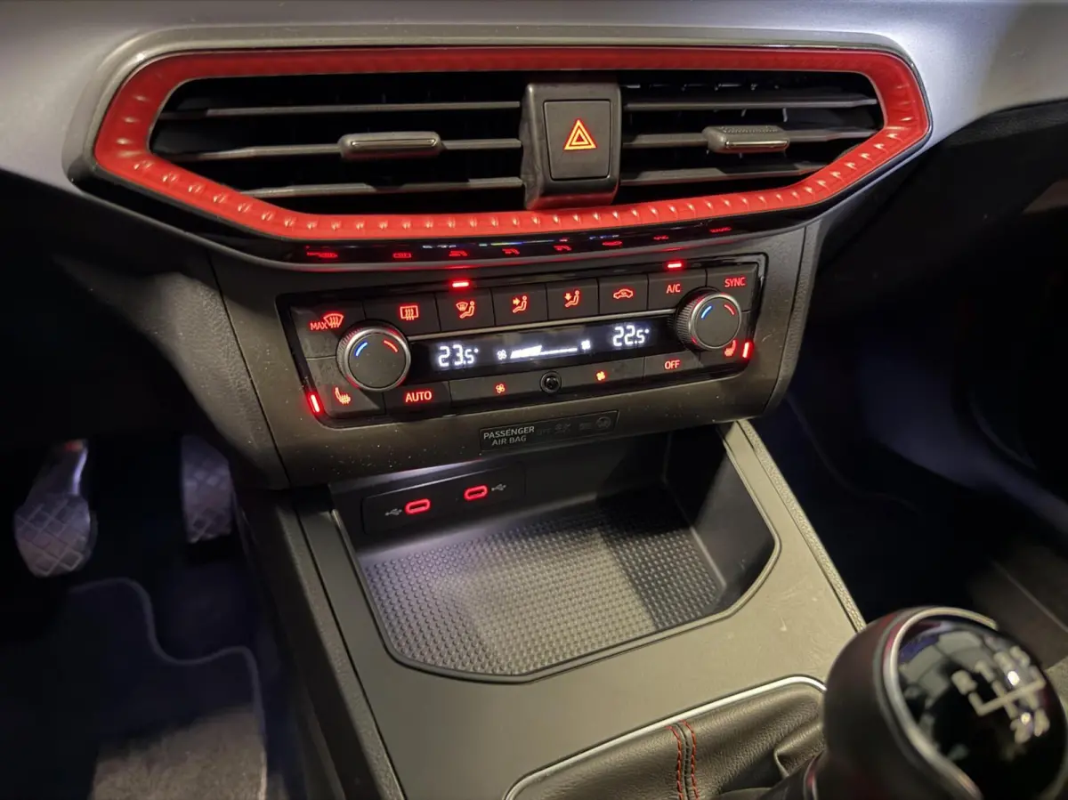 1.0 TSI FR Intense Virtual Camera Facelift Sfeer