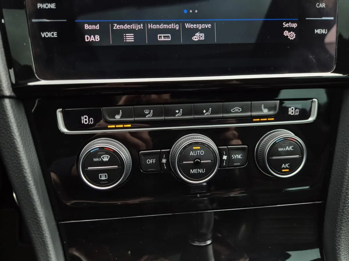 1.5 TSI Highline R-Line/Pano/ACC/Trekhaak/Led/Dynaudio/Virtual/Blind-Spot/Dab/Camara/AppleCarplay/AutoHold/Keyless/Leder/Led/