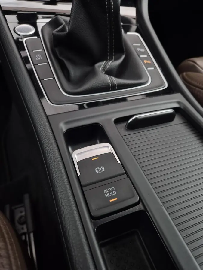 1.5 TSI Highline R-Line/Pano/ACC/Trekhaak/Led/Dynaudio/Virtual/Blind-Spot/Dab/Camara/AppleCarplay/AutoHold/Keyless/Leder/Led/