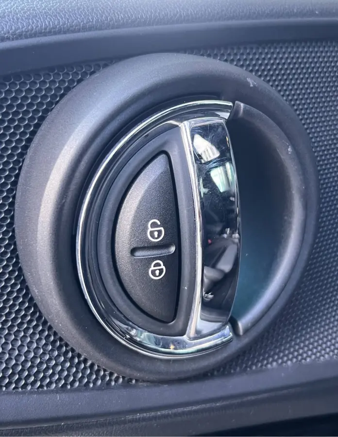 Mini 1.5 Cooper Chili | AUTOMAAT | SCHUIF/KANTELDAK | CARPLAY/ANDROID | NAVI | CRUISE CONTROL | PDC | CLIMATE CONTROL | LMV 18'' | STOELVERWARMING | KEYLESS | LED | BLUETOOTH | ALL-SEASON BA