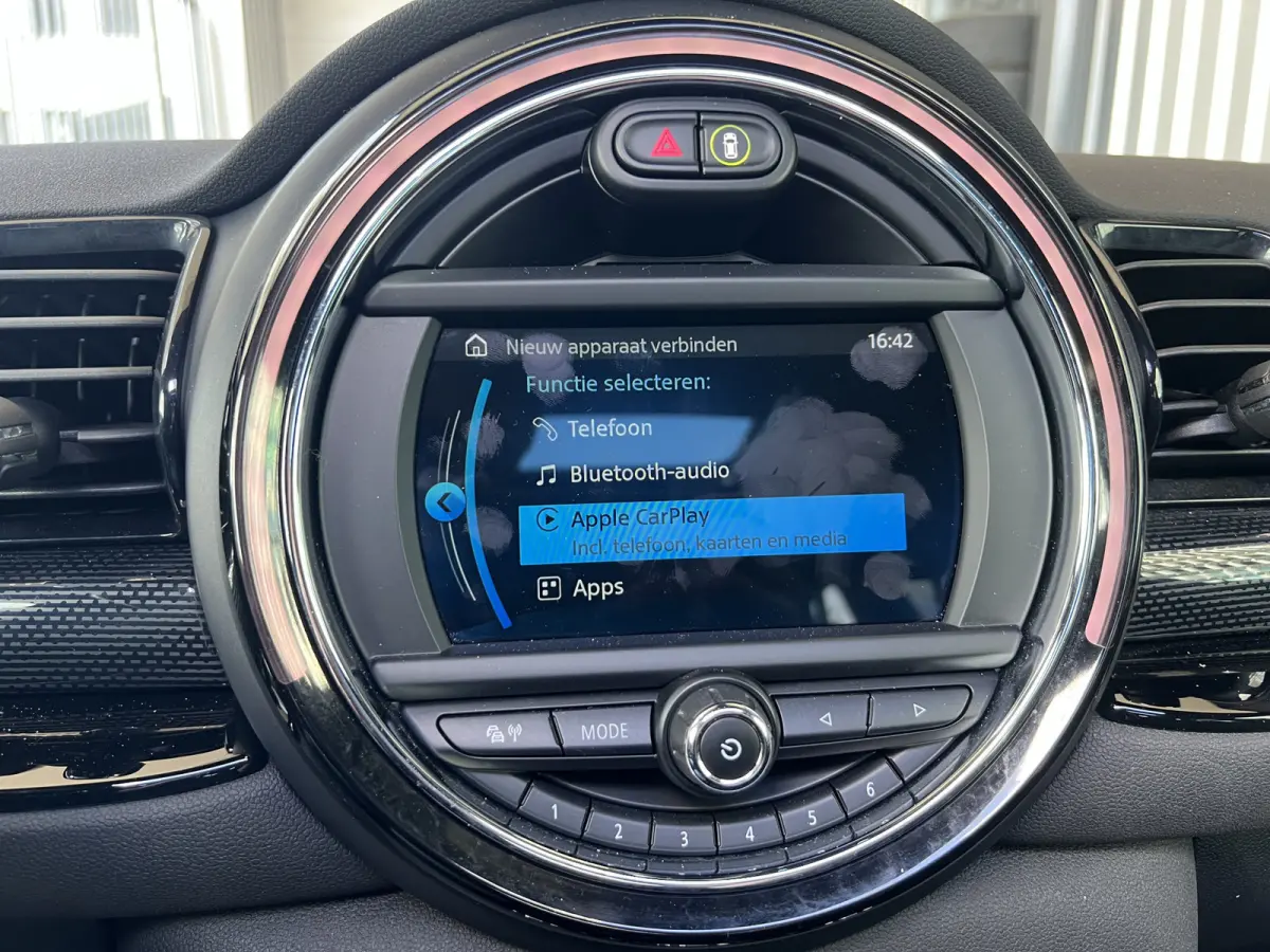 Mini 1.5 Cooper Chili | AUTOMAAT | SCHUIF/KANTELDAK | CARPLAY/ANDROID | NAVI | CRUISE CONTROL | PDC | CLIMATE CONTROL | LMV 18'' | STOELVERWARMING | KEYLESS | LED | BLUETOOTH | ALL-SEASON BA