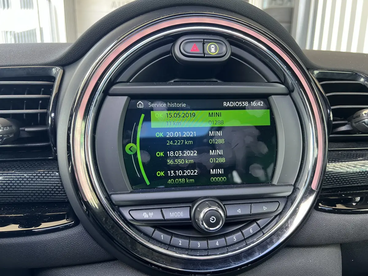 Mini 1.5 Cooper Chili | AUTOMAAT | SCHUIF/KANTELDAK | CARPLAY/ANDROID | NAVI | CRUISE CONTROL | PDC | CLIMATE CONTROL | LMV 18'' | STOELVERWARMING | KEYLESS | LED | BLUETOOTH | ALL-SEASON BA