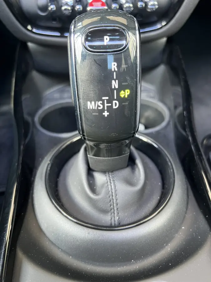 Mini 1.5 Cooper Chili | AUTOMAAT | SCHUIF/KANTELDAK | CARPLAY/ANDROID | NAVI | CRUISE CONTROL | PDC | CLIMATE CONTROL | LMV 18'' | STOELVERWARMING | KEYLESS | LED | BLUETOOTH | ALL-SEASON BA