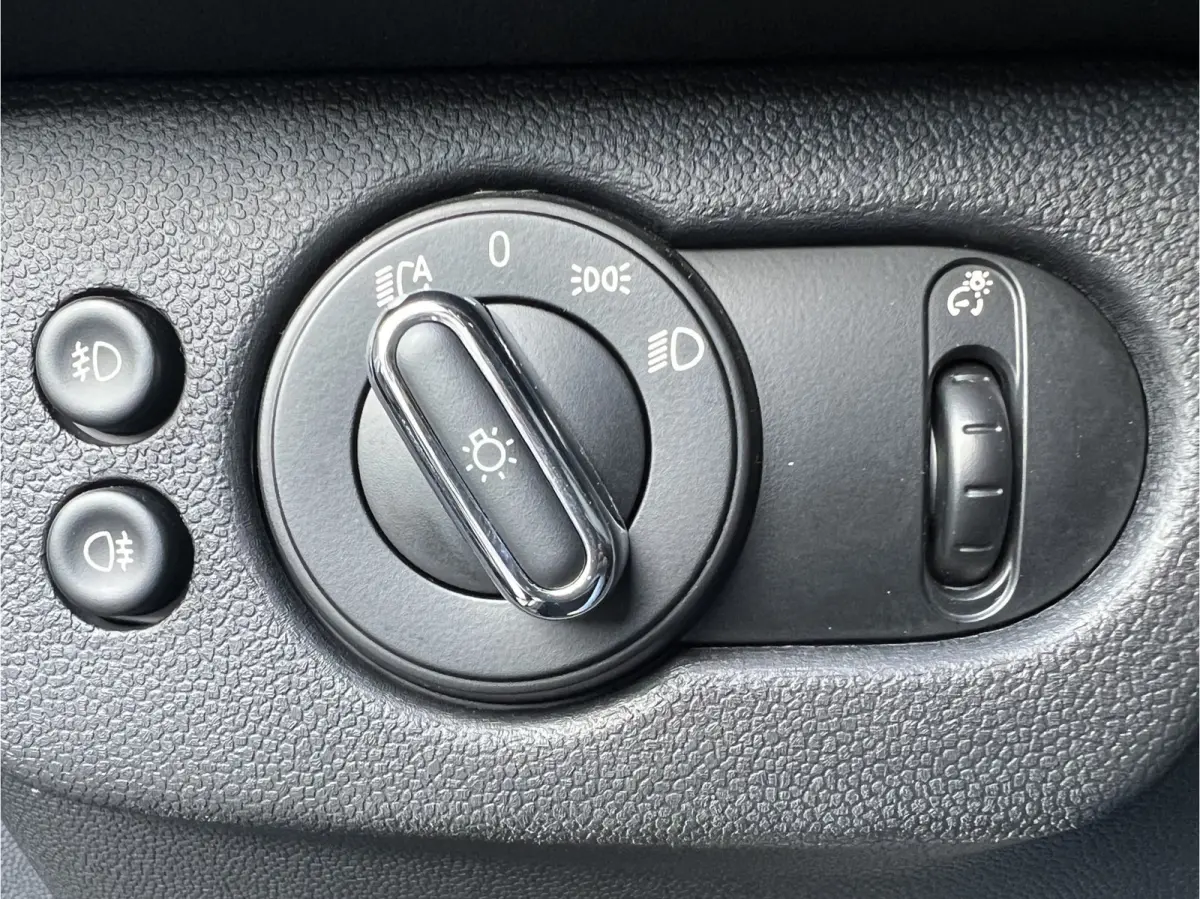 Mini 1.5 Cooper Chili | AUTOMAAT | SCHUIF/KANTELDAK | CARPLAY/ANDROID | NAVI | CRUISE CONTROL | PDC | CLIMATE CONTROL | LMV 18'' | STOELVERWARMING | KEYLESS | LED | BLUETOOTH | ALL-SEASON BA