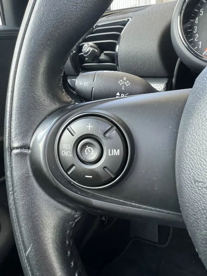 Mini 1.5 Cooper Chili | AUTOMAAT | SCHUIF/KANTELDAK | CARPLAY/ANDROID | NAVI | CRUISE CONTROL | PDC | CLIMATE CONTROL | LMV 18'' | STOELVERWARMING | KEYLESS | LED | BLUETOOTH | ALL-SEASON BA