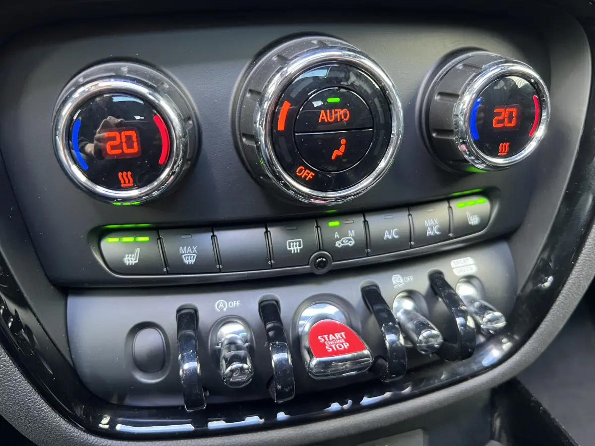 Mini 1.5 Cooper Chili | AUTOMAAT | SCHUIF/KANTELDAK | CARPLAY/ANDROID | NAVI | CRUISE CONTROL | PDC | CLIMATE CONTROL | LMV 18'' | STOELVERWARMING | KEYLESS | LED | BLUETOOTH | ALL-SEASON BA