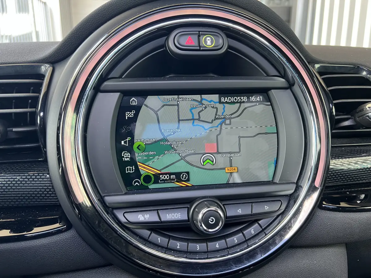 Mini 1.5 Cooper Chili | AUTOMAAT | SCHUIF/KANTELDAK | CARPLAY/ANDROID | NAVI | CRUISE CONTROL | PDC | CLIMATE CONTROL | LMV 18'' | STOELVERWARMING | KEYLESS | LED | BLUETOOTH | ALL-SEASON BA