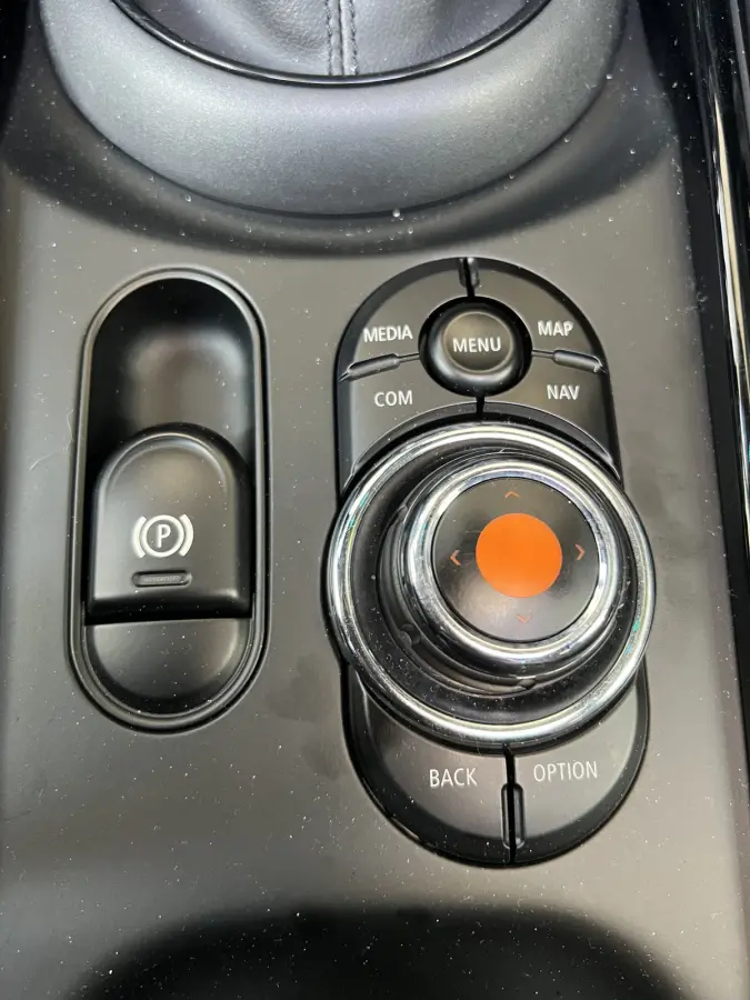 Mini 1.5 Cooper Chili | AUTOMAAT | SCHUIF/KANTELDAK | CARPLAY/ANDROID | NAVI | CRUISE CONTROL | PDC | CLIMATE CONTROL | LMV 18'' | STOELVERWARMING | KEYLESS | LED | BLUETOOTH | ALL-SEASON BA