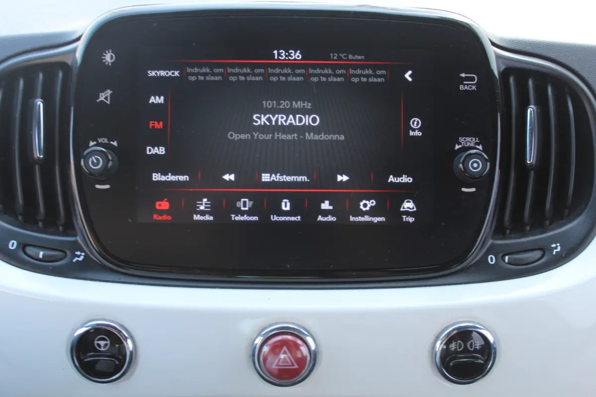 1.0 Hybrid Apple carplay/ Android auto l 15" velgen l Airco l Cruise control