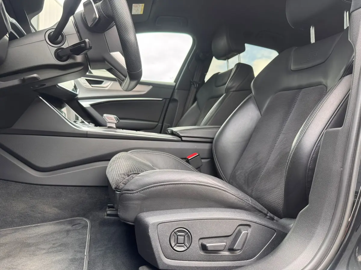 55 TFSI e quattro Competition S-LINE l ADAPT.CRUIS l KEYLESS l CAMERA l CARPLAY l DEALER OH l KERAMISCHE COATING