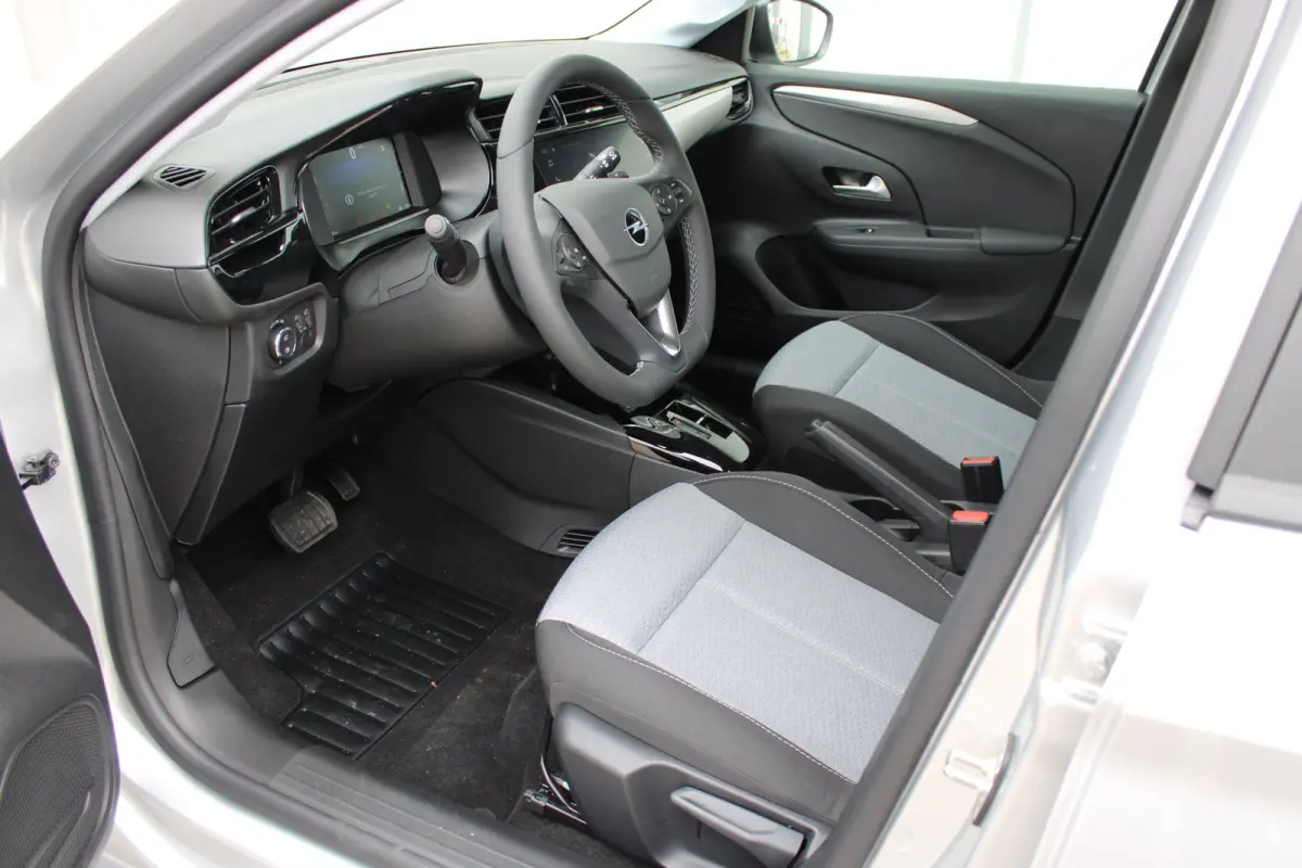 Edition Hybrid 110pk Automaat / Navigatie via Carplay / Camera / Parkeersensoren / Dodehoek / Airco / LED| Voorraadvoordeel !