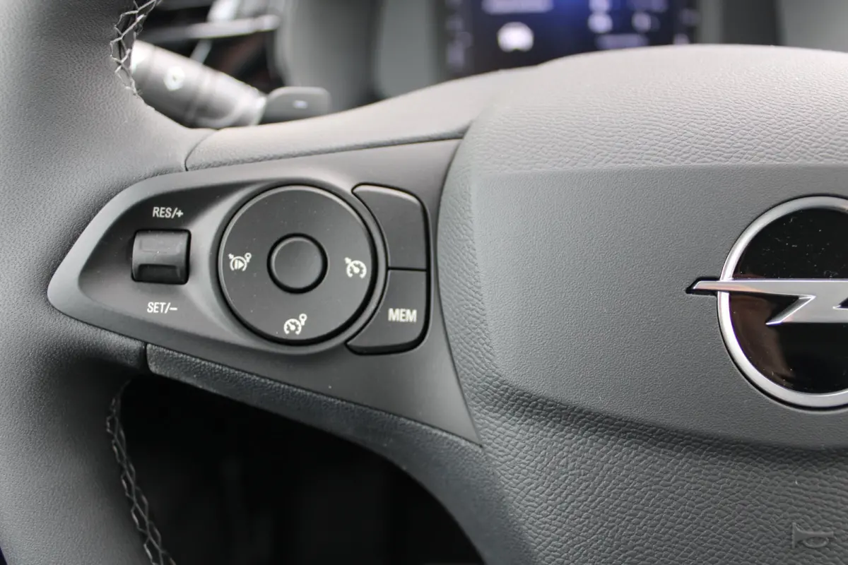 Edition Hybrid 110pk Automaat / Navigatie via Carplay / Camera / Parkeersensoren / Dodehoek / Airco / LED| Voorraadvoordeel !