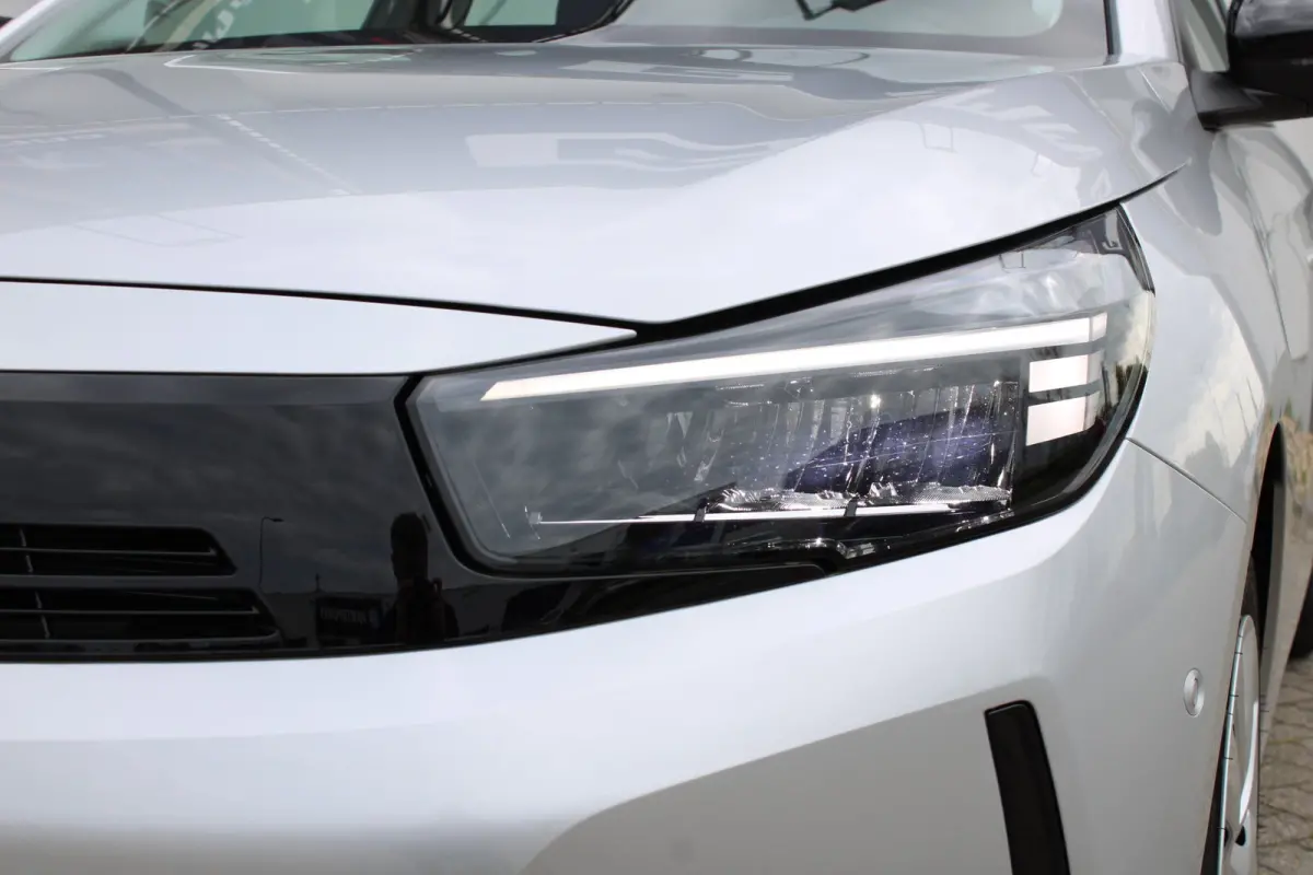 Edition Hybrid 110pk Automaat / Navigatie via Carplay / Camera / Parkeersensoren / Dodehoek / Airco / LED| Voorraadvoordeel !