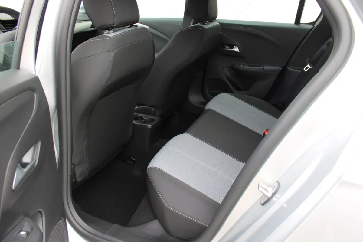 Edition Hybrid 110pk Automaat / Navigatie via Carplay / Camera / Parkeersensoren / Dodehoek / Airco / LED| Voorraadvoordeel !