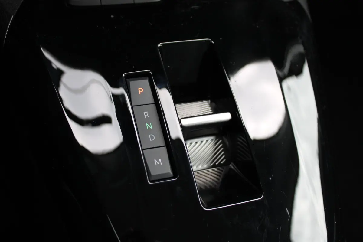 Edition Hybrid 110pk Automaat / Navigatie via Carplay / Camera / Parkeersensoren / Dodehoek / Airco / LED| Voorraadvoordeel !