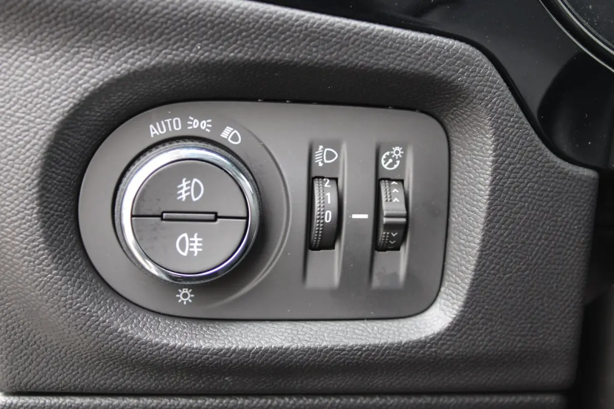 Edition Hybrid 110pk Automaat / Navigatie via Carplay / Camera / Parkeersensoren / Dodehoek / Airco / LED| Voorraadvoordeel !