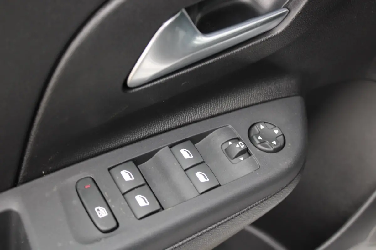 Edition Hybrid 110pk Automaat / Navigatie via Carplay / Camera / Parkeersensoren / Dodehoek / Airco / LED| Voorraadvoordeel !
