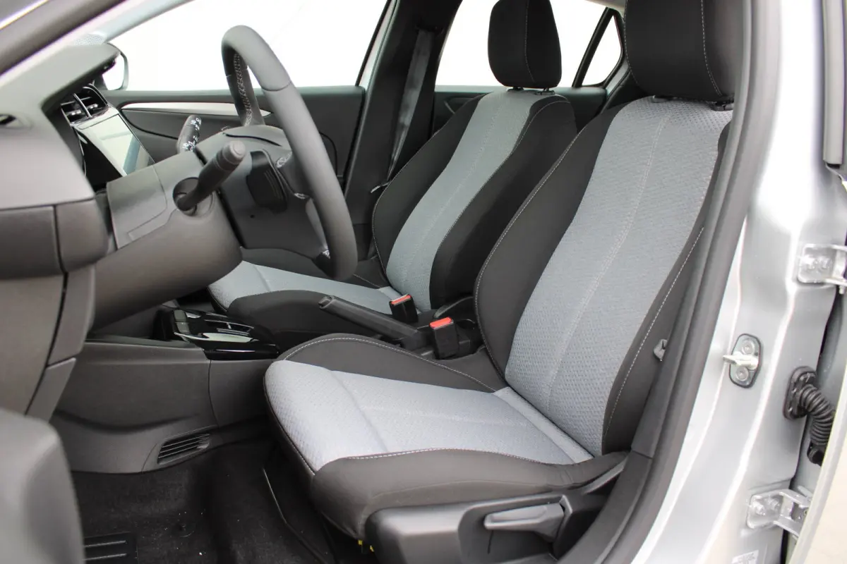 Edition Hybrid 110pk Automaat / Navigatie via Carplay / Camera / Parkeersensoren / Dodehoek / Airco / LED| Voorraadvoordeel !