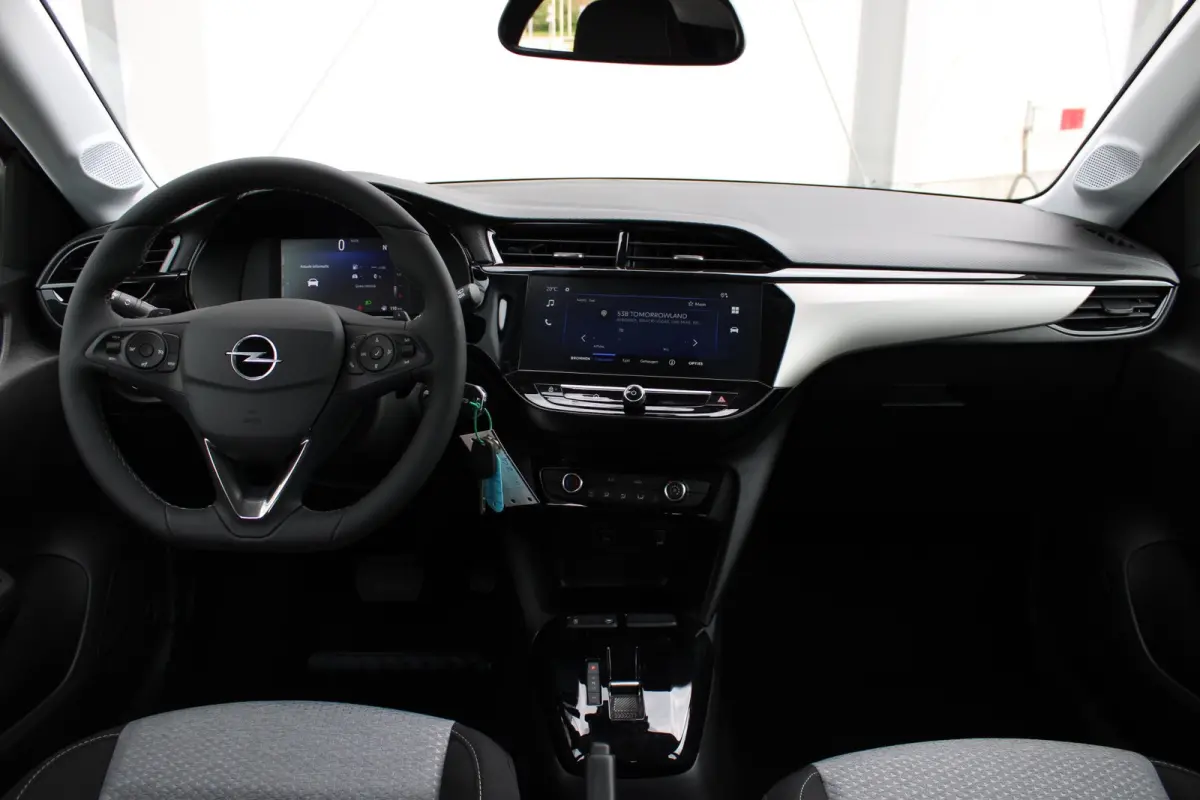 Edition Hybrid 110pk Automaat / Navigatie via Carplay / Camera / Parkeersensoren / Dodehoek / Airco / LED| Voorraadvoordeel !