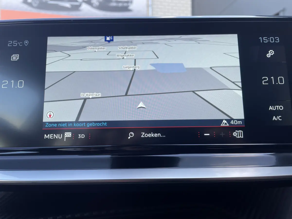 100pk Allure Pack (Camera - Automatische Airco - i-cockpit - Navigatie - 17" - Apple Carplay - LED)