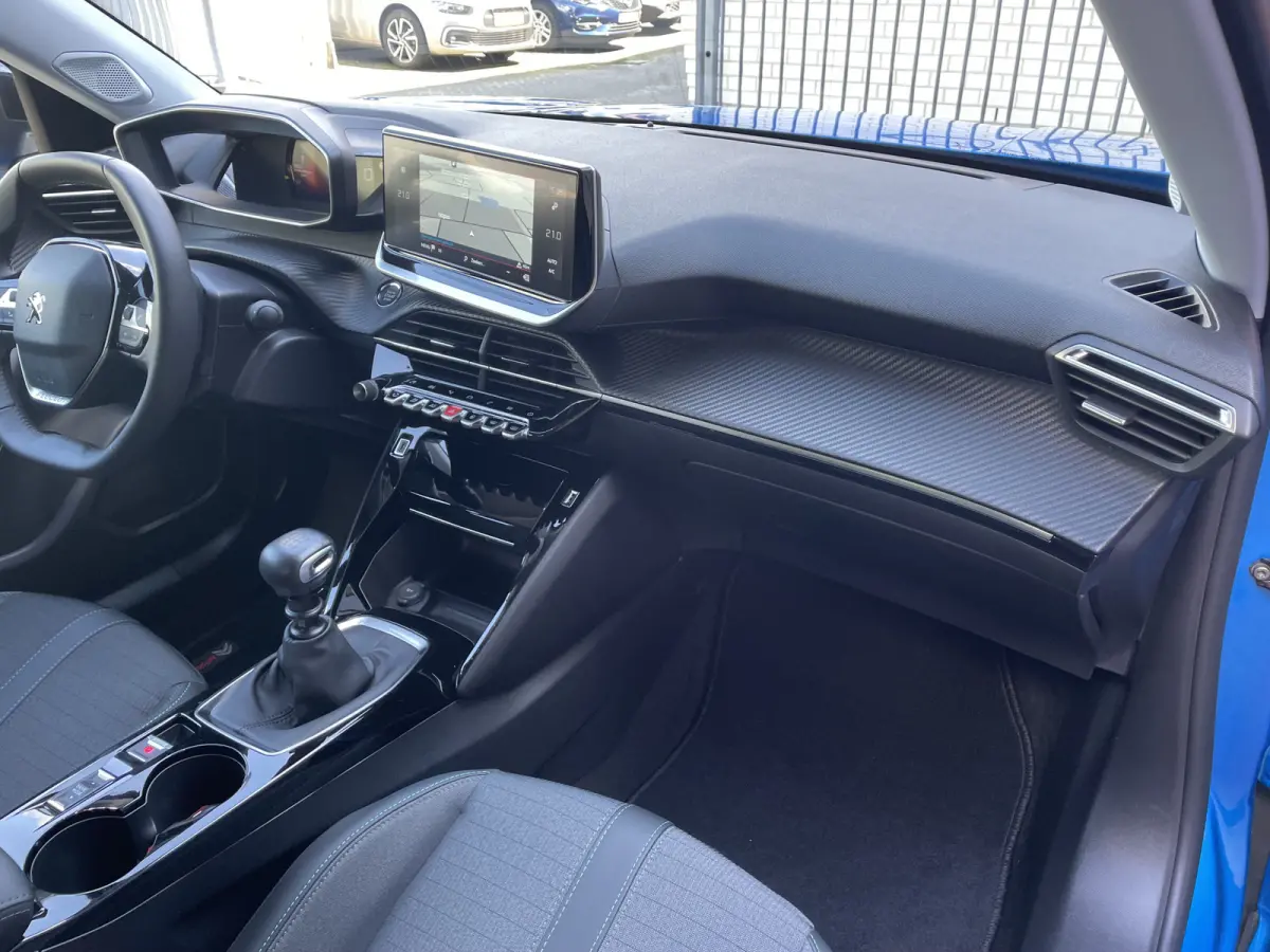 100pk Allure Pack (Camera - Automatische Airco - i-cockpit - Navigatie - 17" - Apple Carplay - LED)