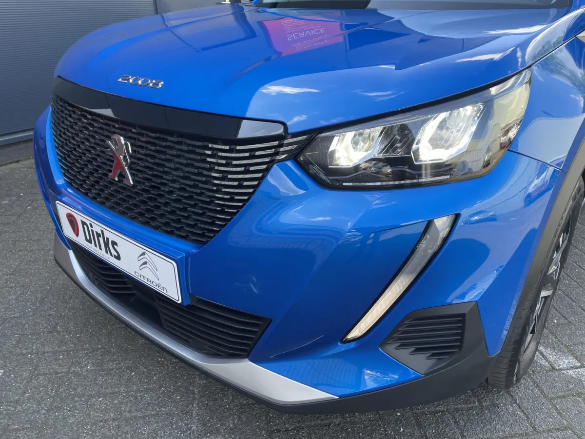 100pk Allure Pack (Camera - Automatische Airco - i-cockpit - Navigatie - 17" - Apple Carplay - LED)