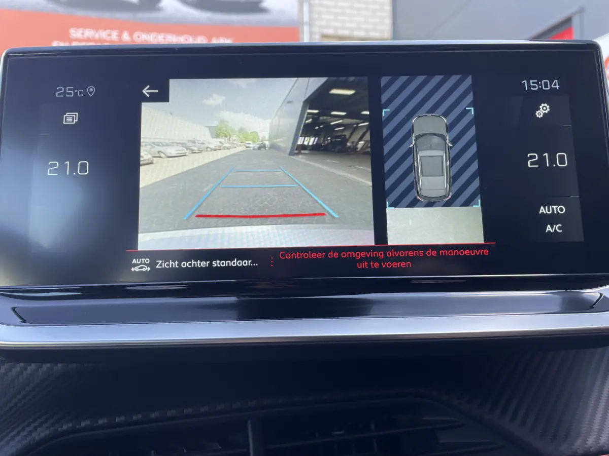 100pk Allure Pack (Camera - Automatische Airco - i-cockpit - Navigatie - 17" - Apple Carplay - LED)