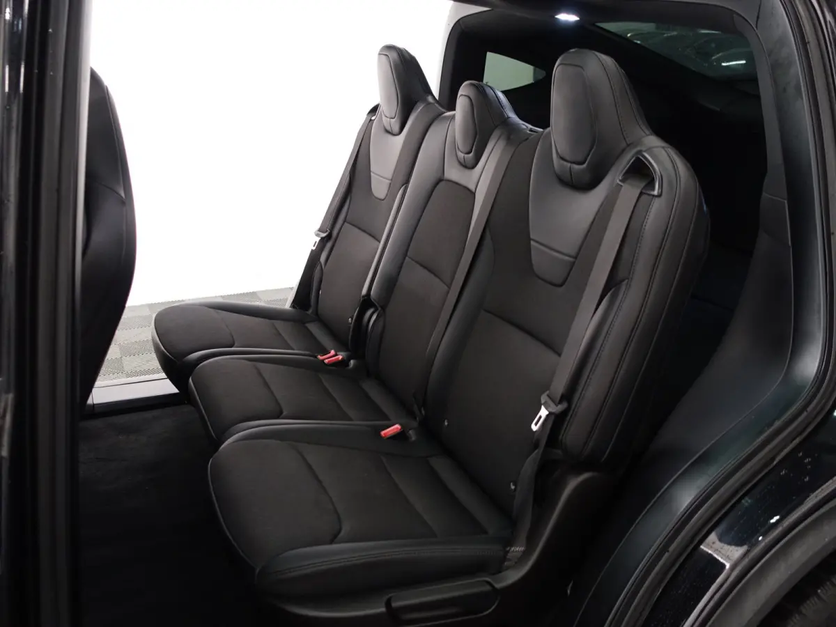 90D Base SOH 91%, Luchtvering, Full Memory, 21inch Vossen, Autopilot