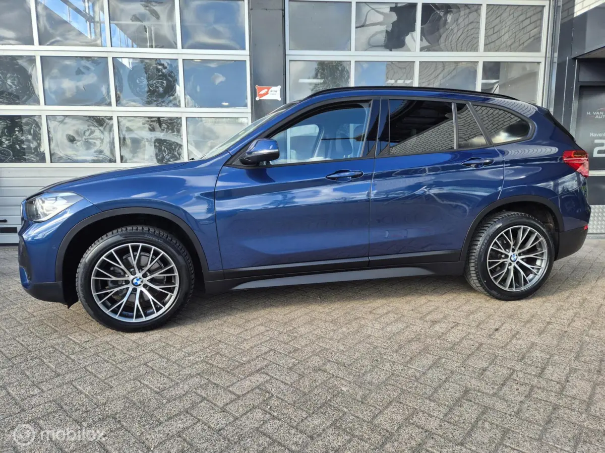 sDrive18i High Executive LEDER GROOT NAVI PDC 18"