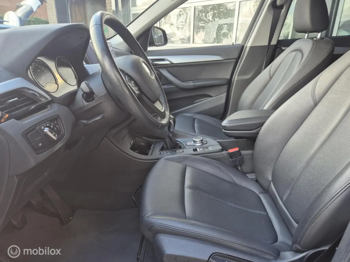 sDrive18i High Executive LEDER GROOT NAVI PDC 18"