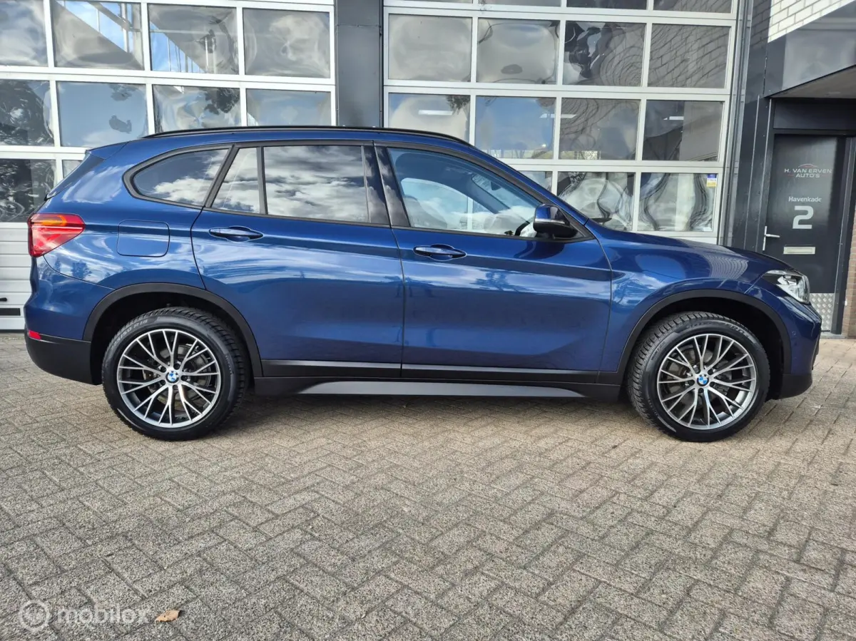 sDrive18i High Executive LEDER GROOT NAVI PDC 18"